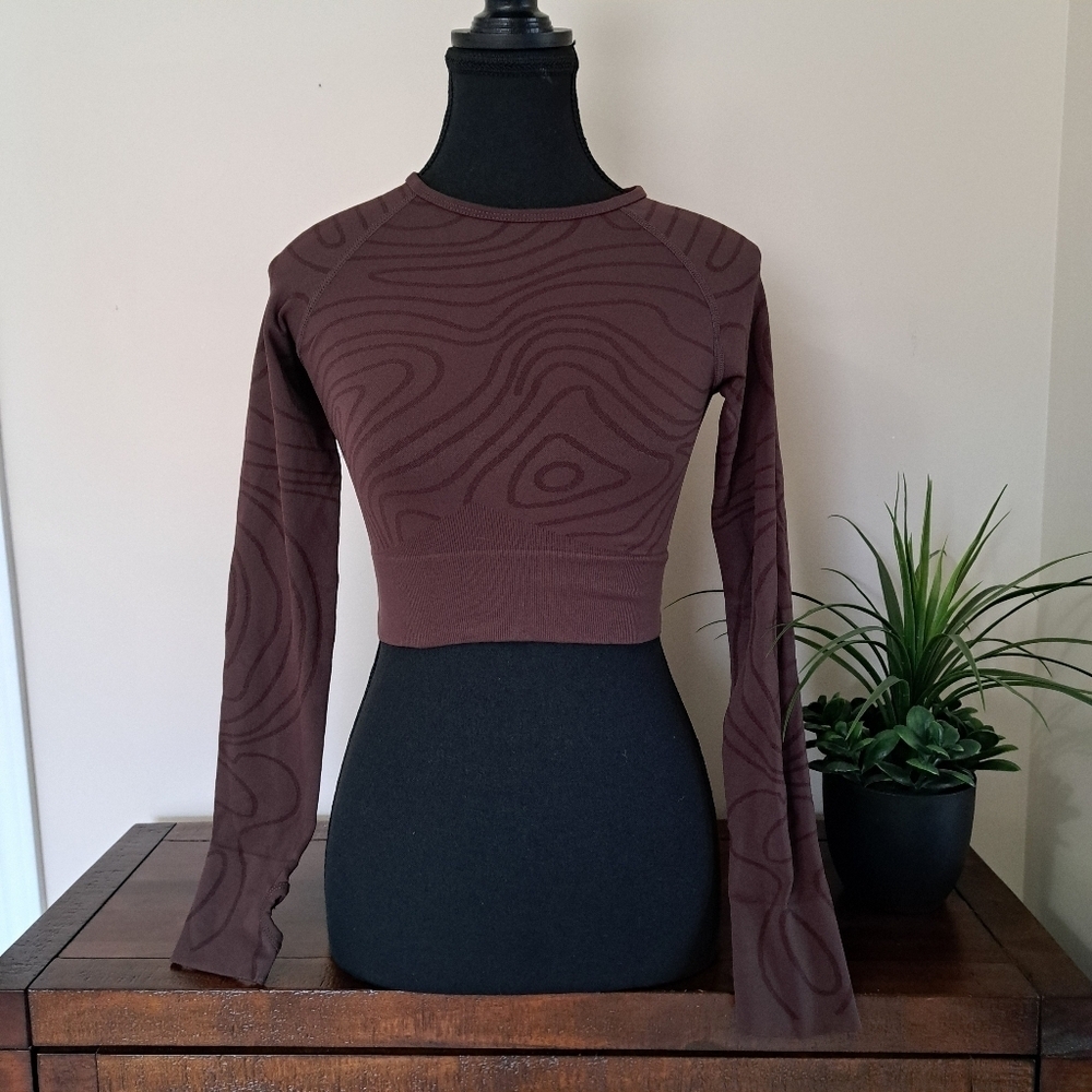 Pretty Little Thing Brown Activewear Top Sport Crop Top Long Sleeved Size Medium